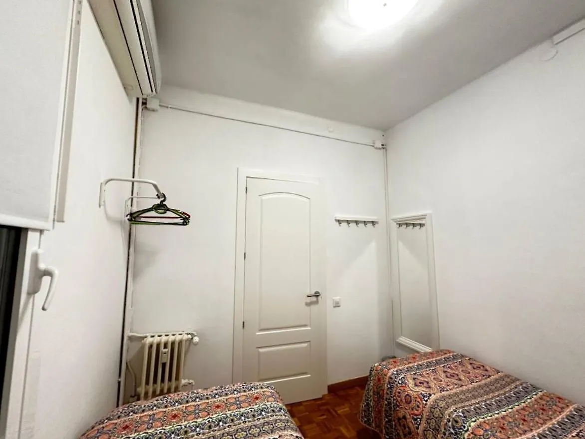 Rooms Nuevo Roger Barcelona 0*,  Spain